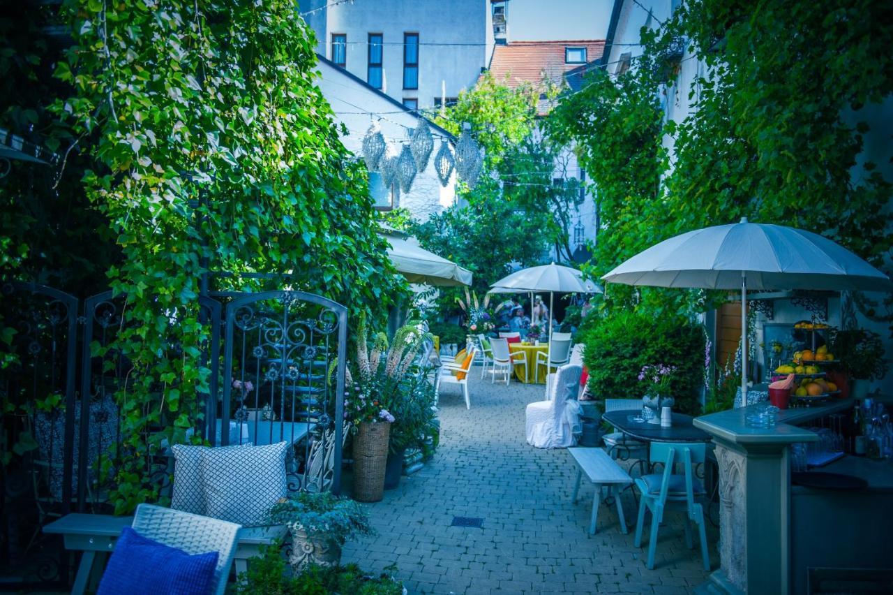 Art Boutique Hotel Buergerhaus 拉斯特 外观 照片